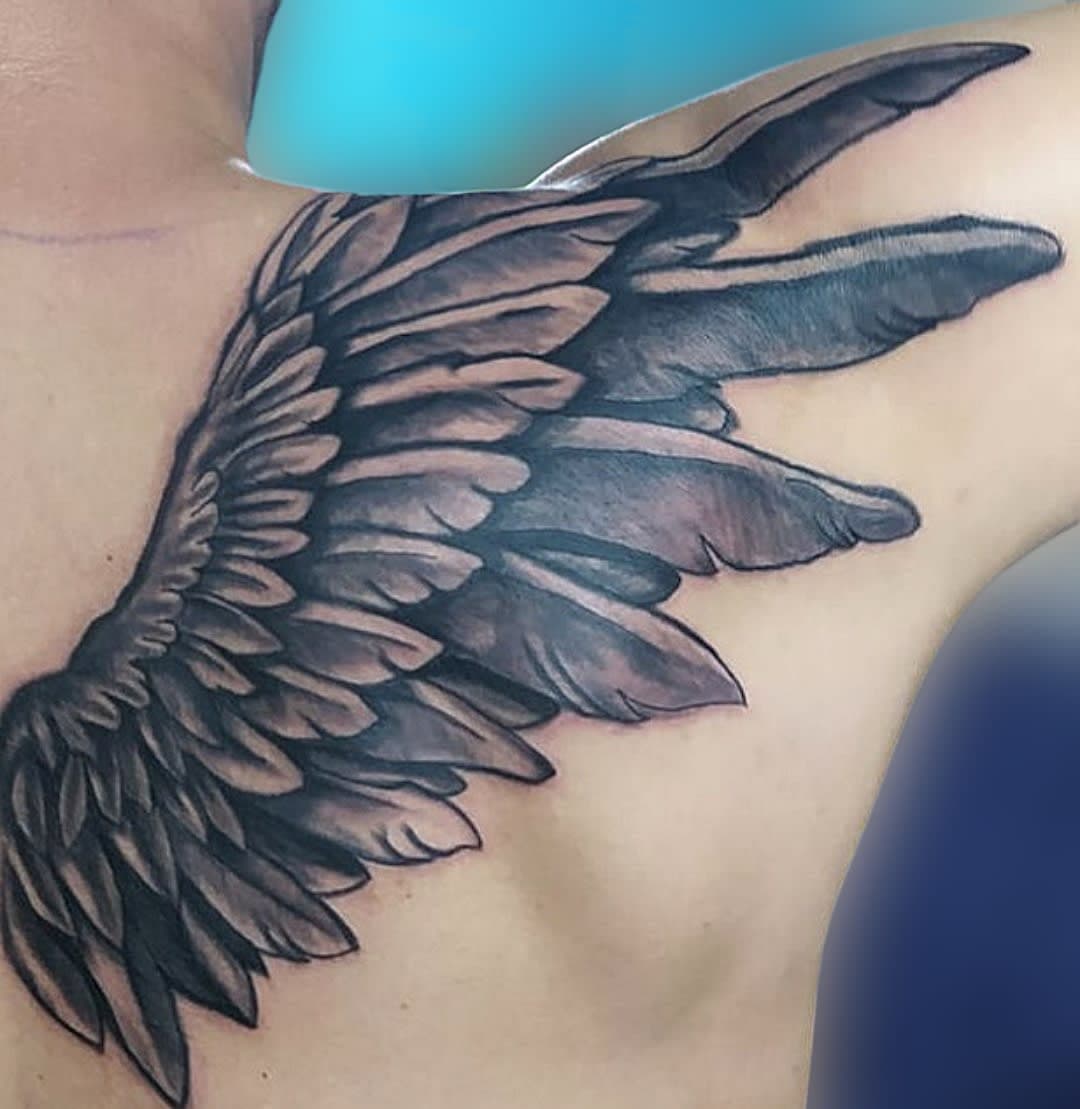 Black and Gray Flügel Schulter Tattoo by Another Ink Nürnberg Tattoo Studio